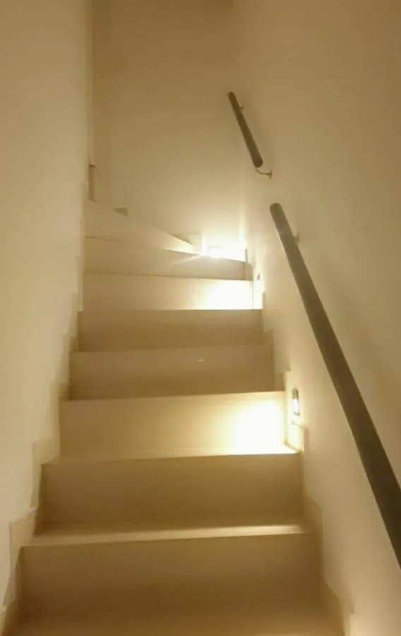 Apartment Mit Schoener, Moderner Einrichtung ケルン