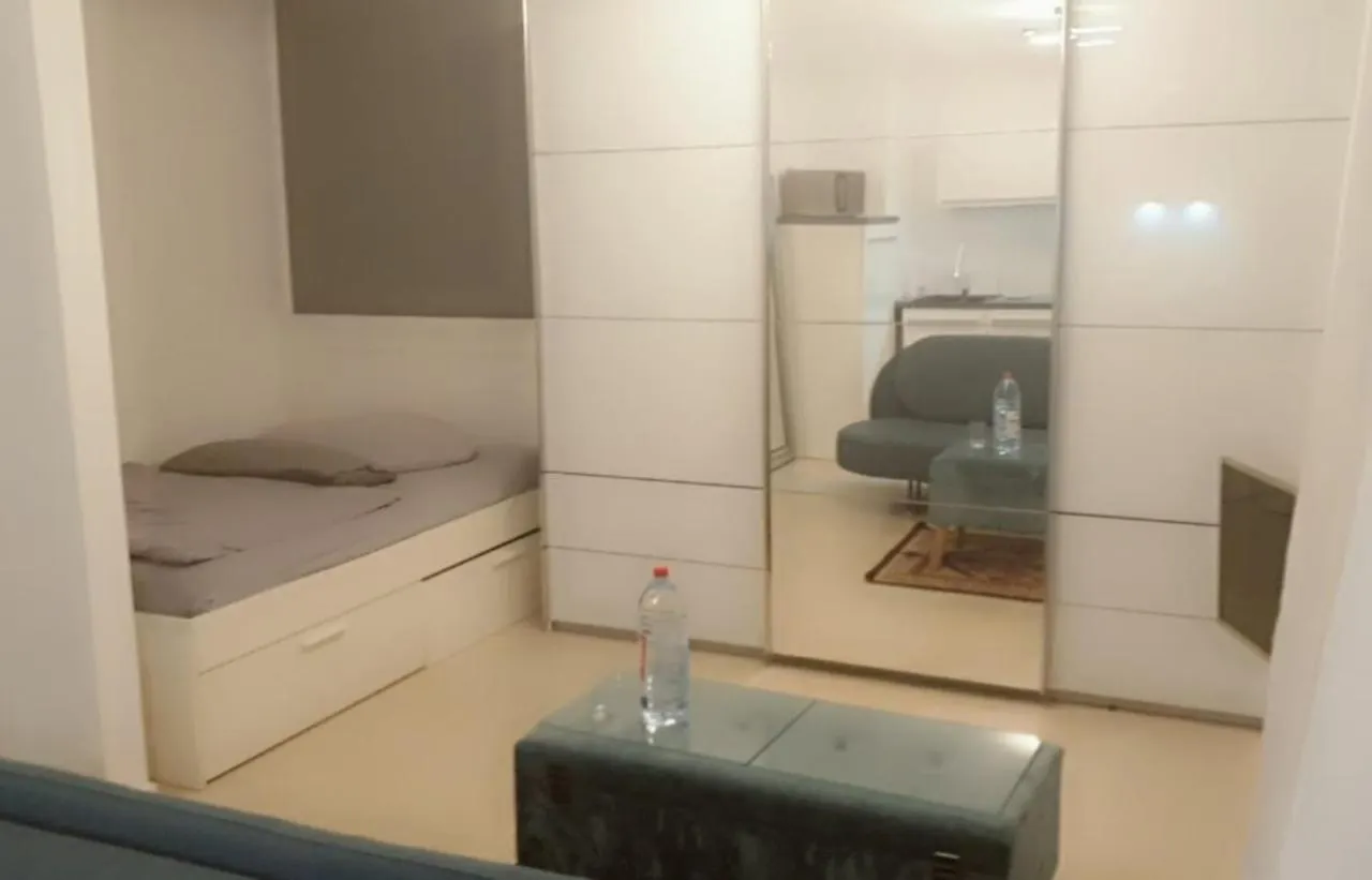 Apartment Mit Schoener, Moderner Einrichtung ケルン