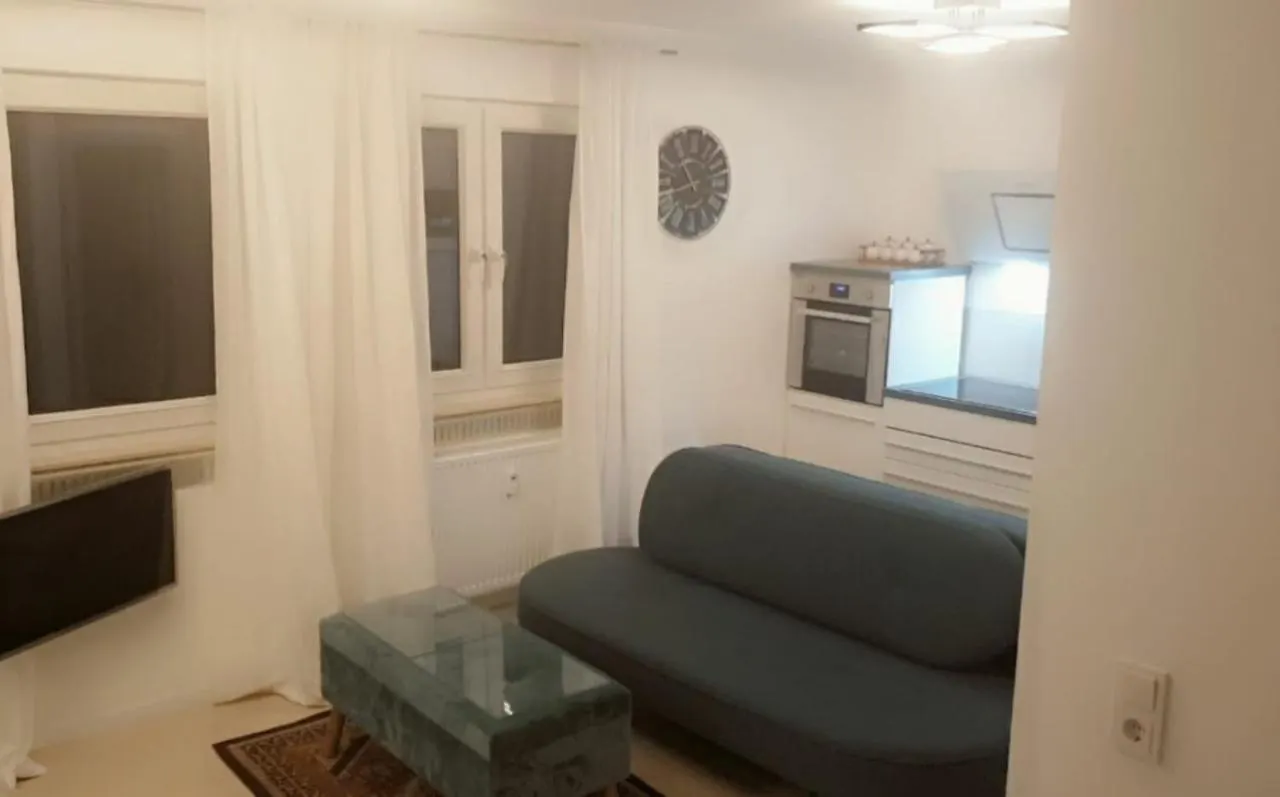 Apartment Mit Schoener, Moderner Einrichtung ケルン